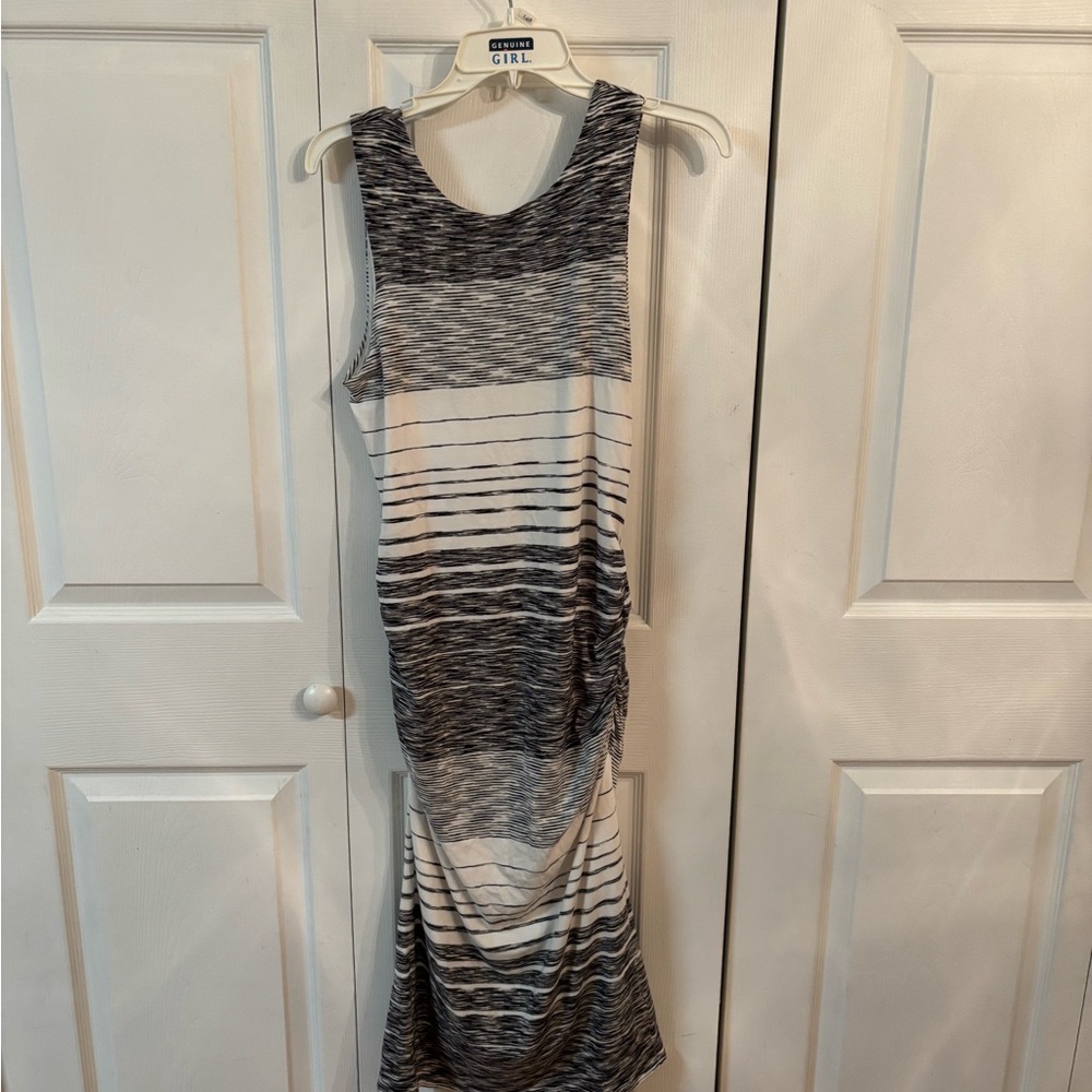 Athleta Black and Gray Sleeveless Sheath Dress